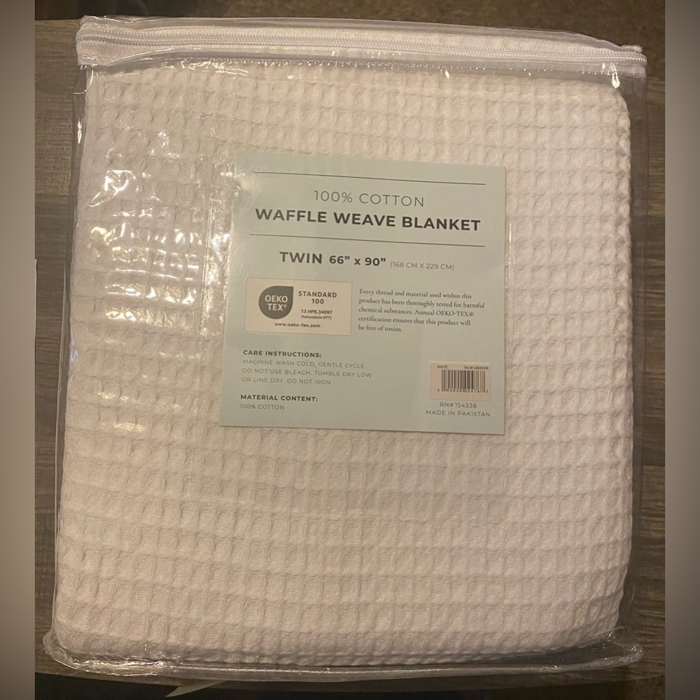 NEW -100% Cotton Waffle Weave Blanket - Mikala Collection. Twin 66” x 90”. White